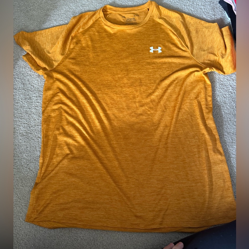 Large Under Armor Tech Tee